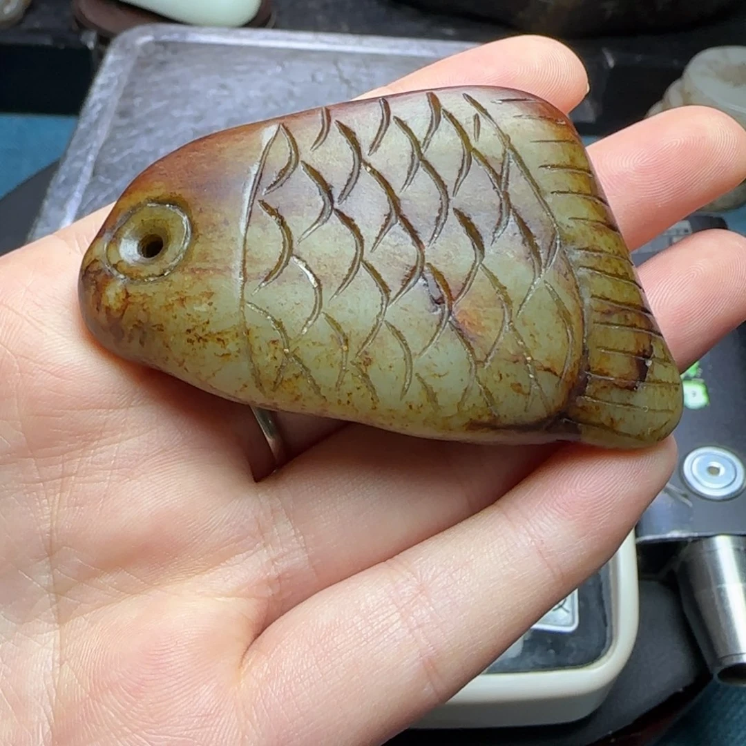 龙***光和田玉（糖玉）未镶嵌挂件