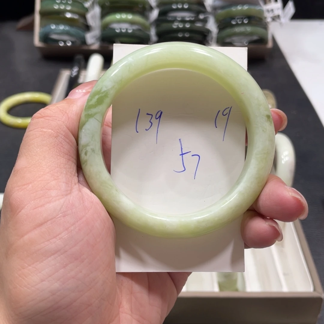 未镶嵌蛇纹石玉手镯