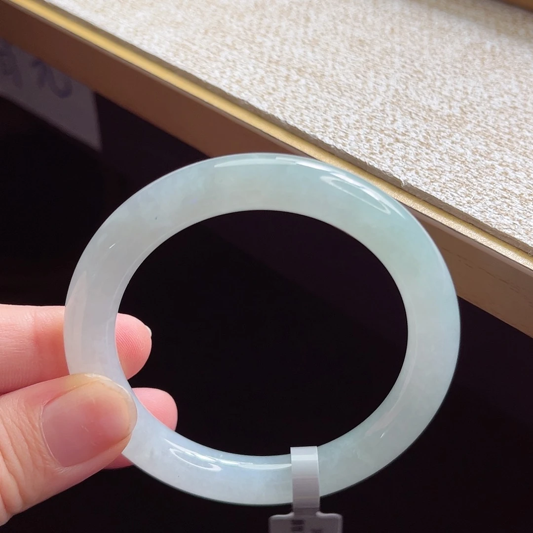 翡翠手镯未镶嵌手镯