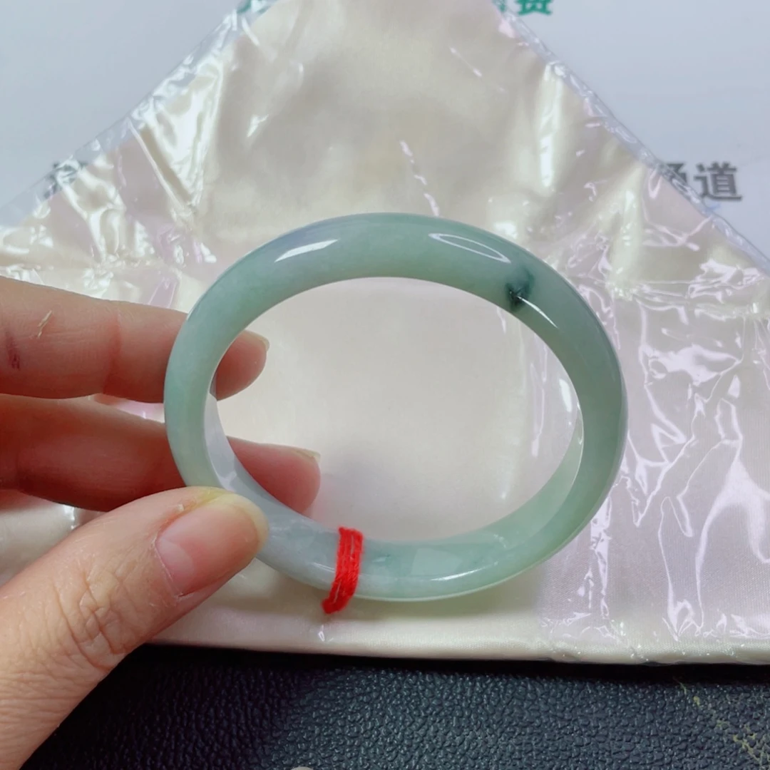 凯***咪翡翠未镶嵌手镯天然