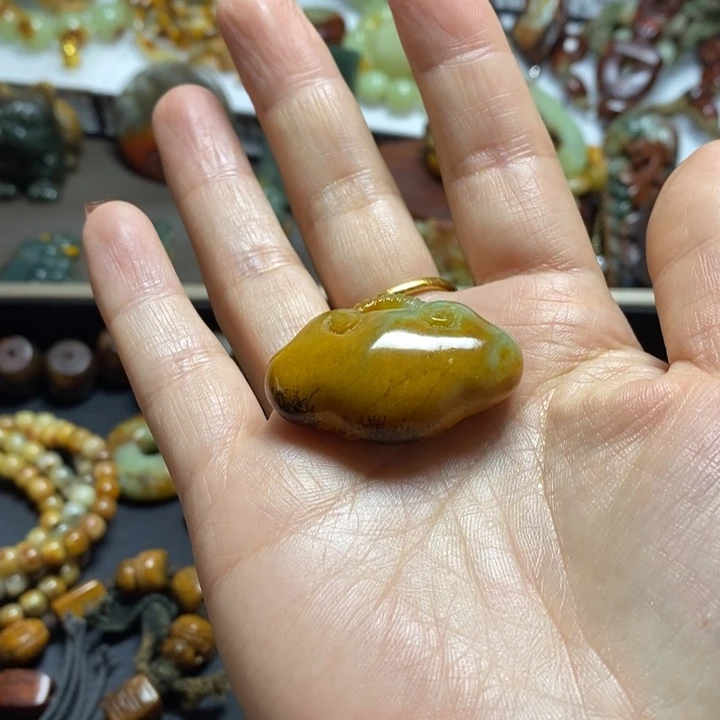 流***星未镶嵌岫岩河磨玉（透闪石质玉）珠宝奇石