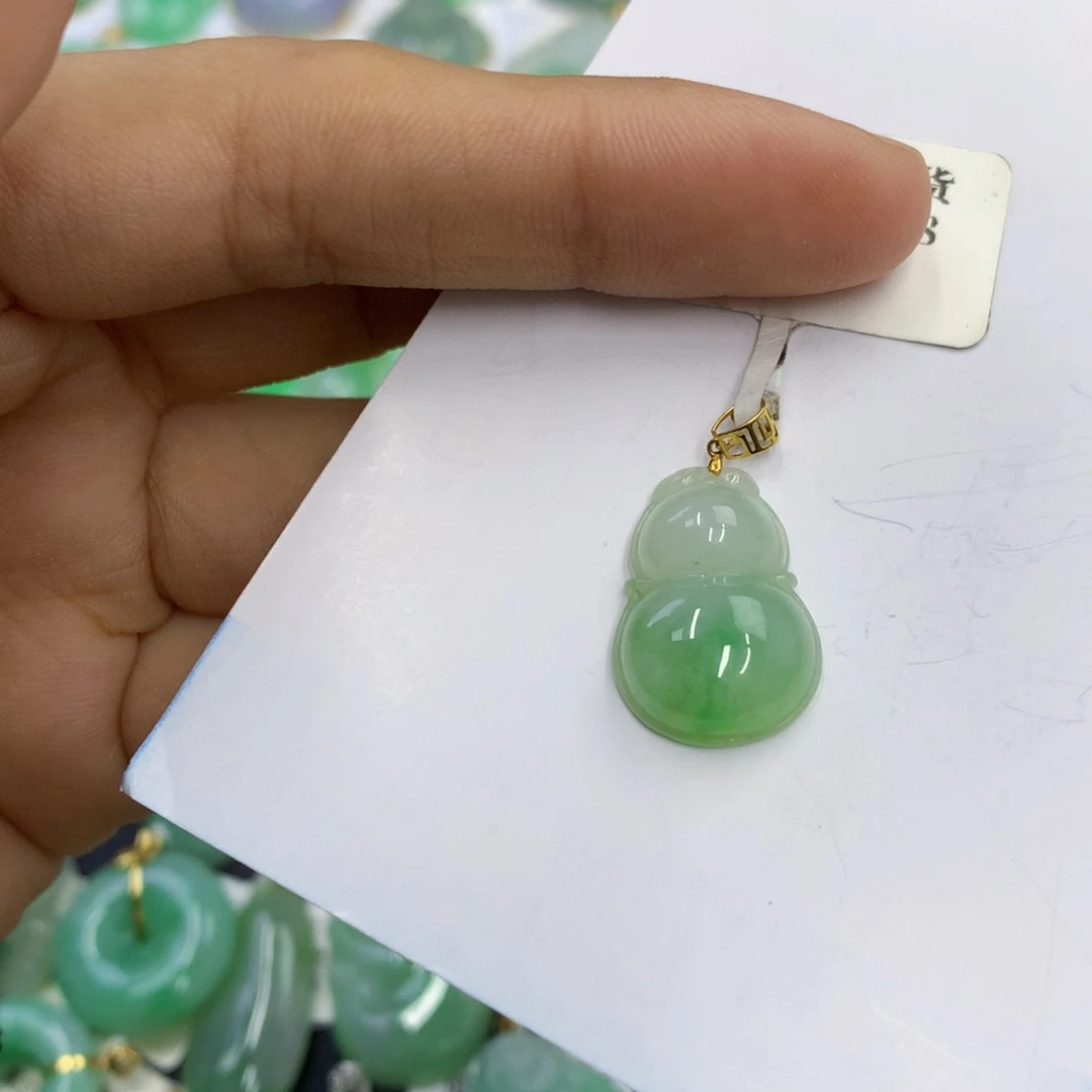 翡翠18K金镶嵌颈饰翡翠