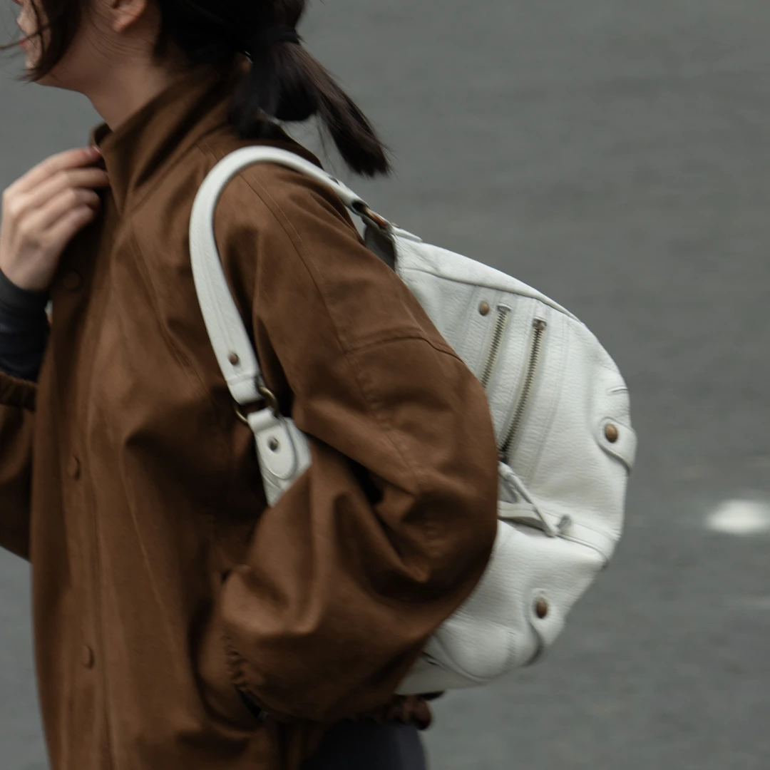 95新 BURBERRY/博柏利 buberry白色全皮机车hobo