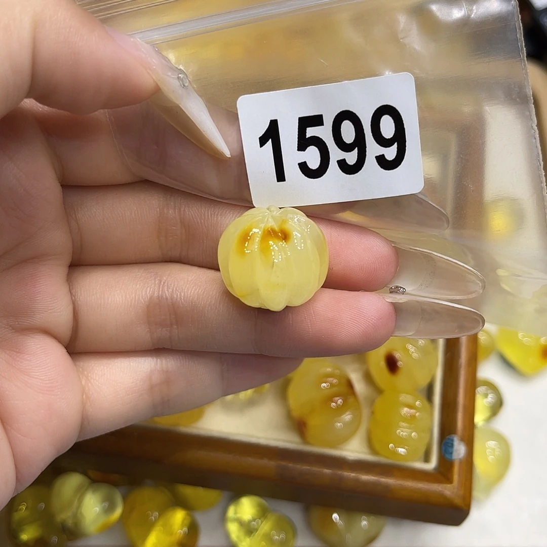 是***呀琥珀未镶嵌珠宝奇石