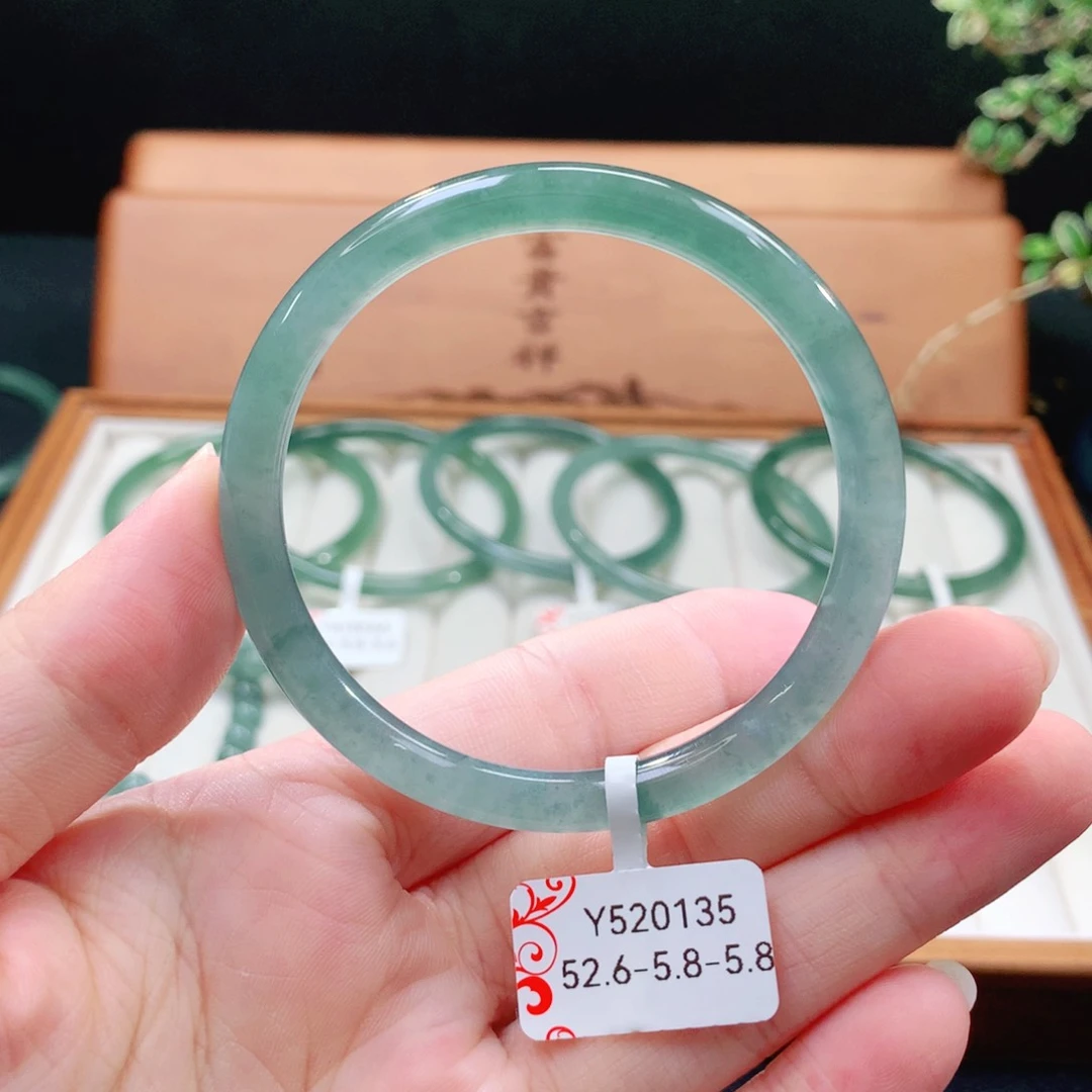 翡翠手镯（圆镯）未镶嵌