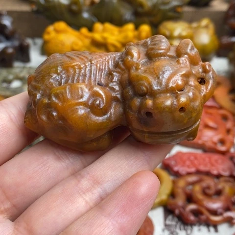 未镶嵌蛇纹石玉颈饰93