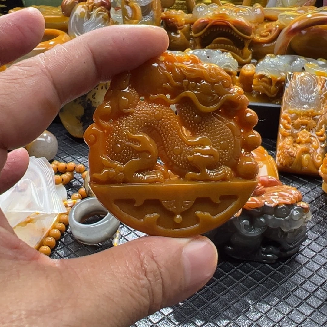 石英质玉未镶嵌颈饰