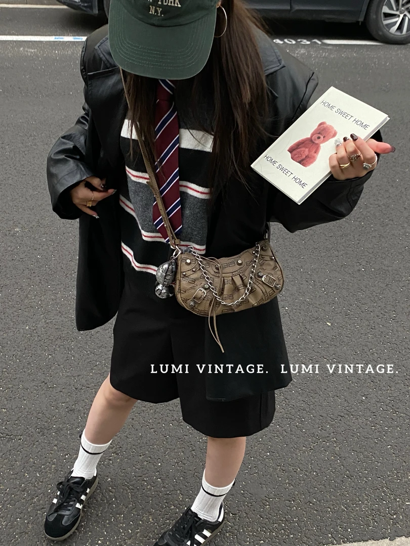 95新 Balenciaga/巴黎世家 棕色满logo mini 月牙单肩包14038883