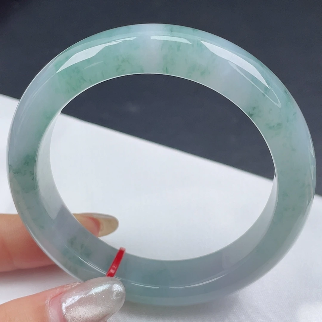 k***梁翡翠未镶嵌手镯56圈口