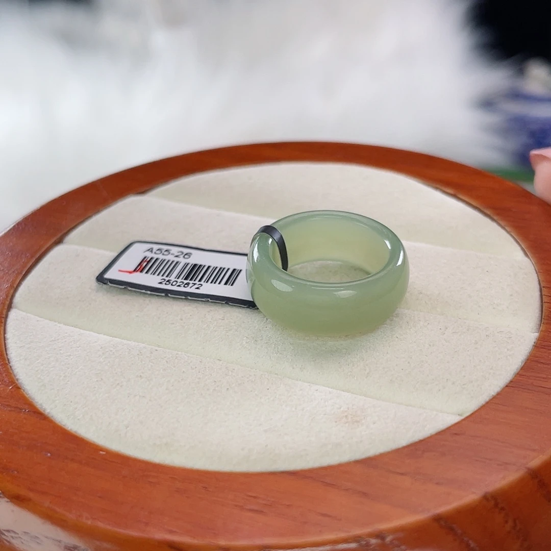 和田玉未镶嵌戒指l96。苹果绿细轮胎。15.3。不退换