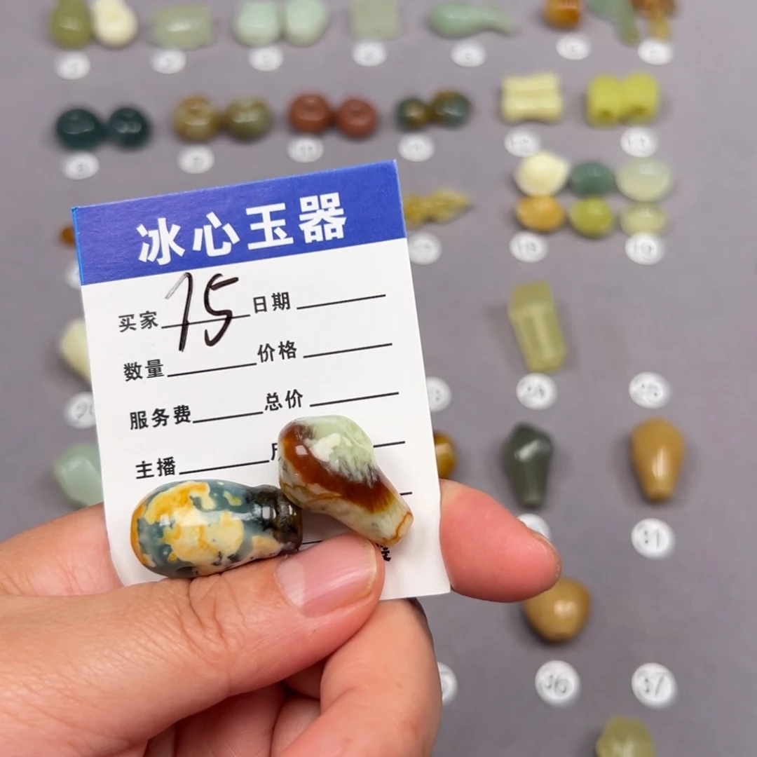 未镶嵌蛇纹石玉颈饰?**樂