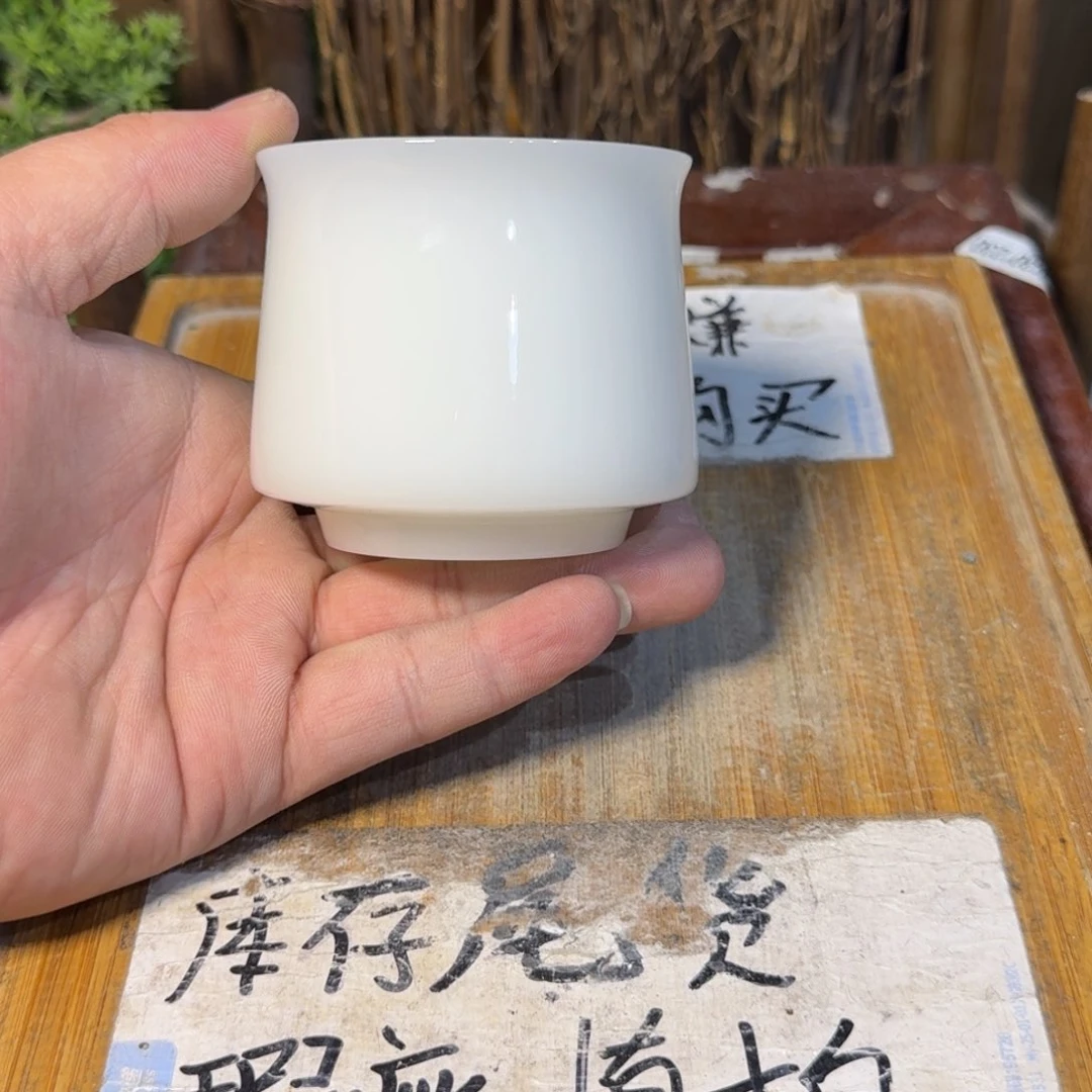 微瑕疵介意勿拍陶瓷器皿H714亮光，微瑕疵，无缺口