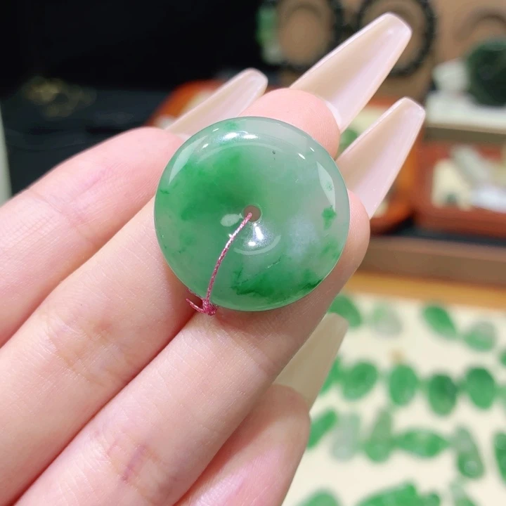 石英质玉（非洲翠）未镶嵌颈饰