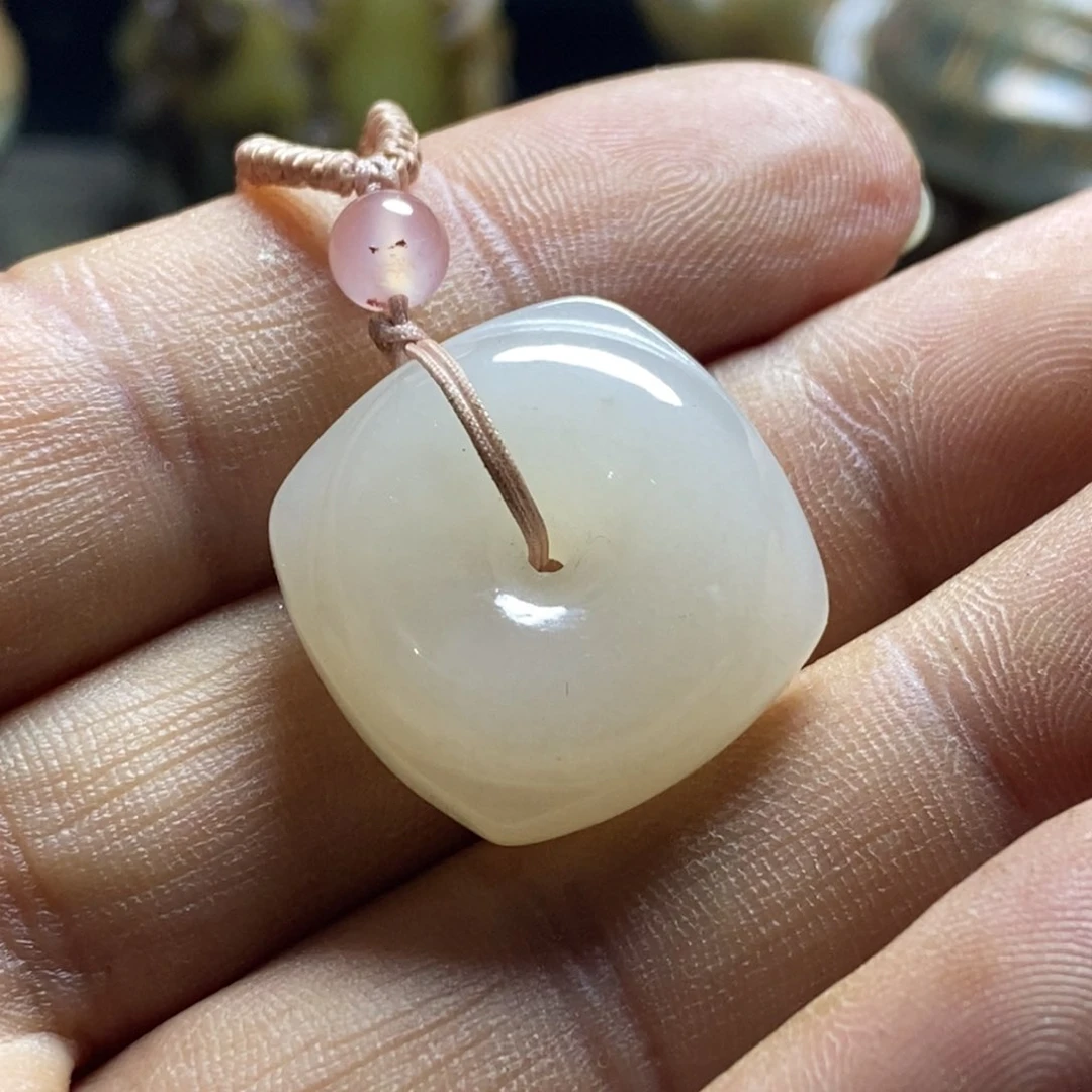 和田玉未镶嵌把件