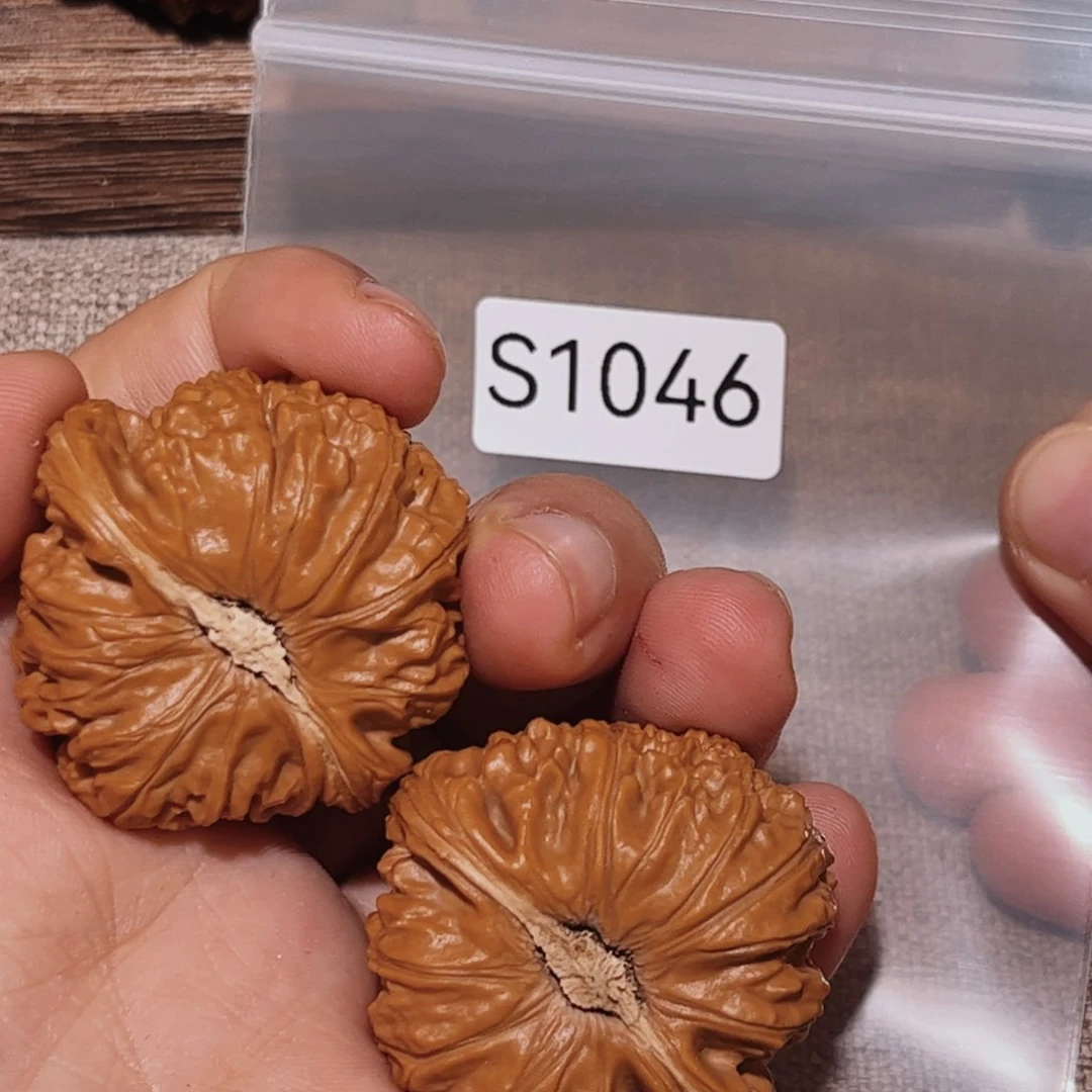 文玩核桃吊坠秋白