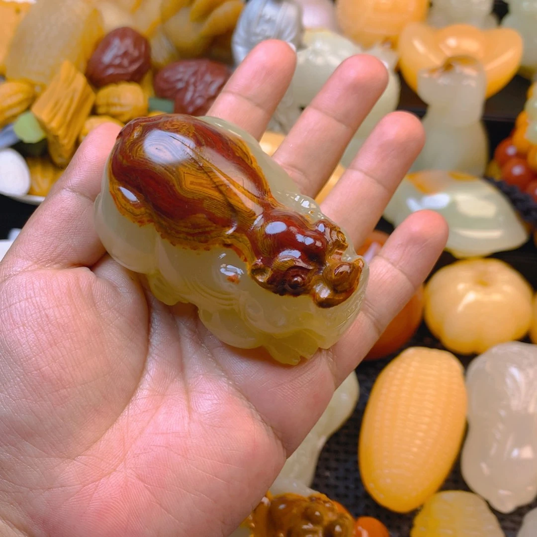 春****8新疆五彩石貔貅