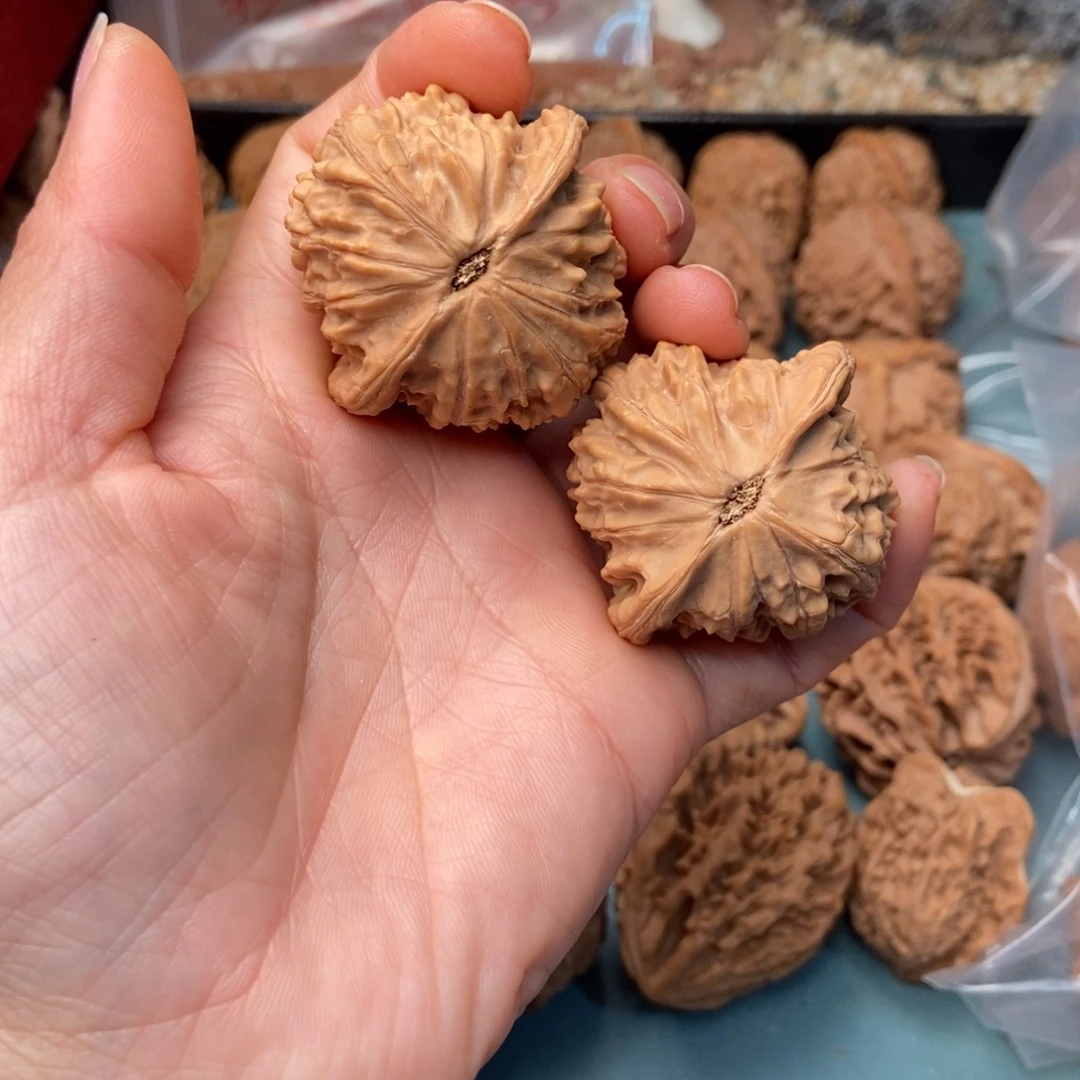 张***祖文玩核桃吊坠罗家沟46