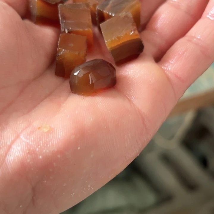 玛瑙/玉髓珠宝奇石未镶嵌坐**起