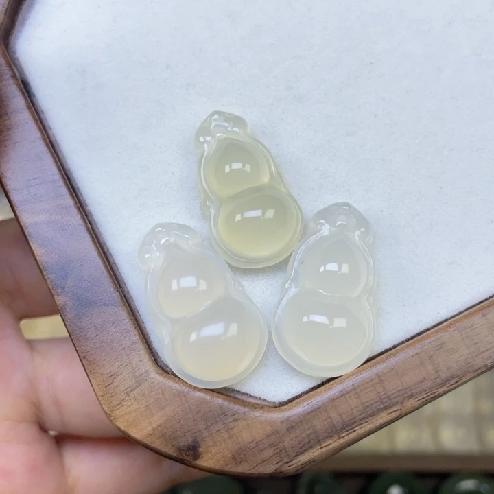 玛瑙/玉髓未镶嵌颈饰葫芦