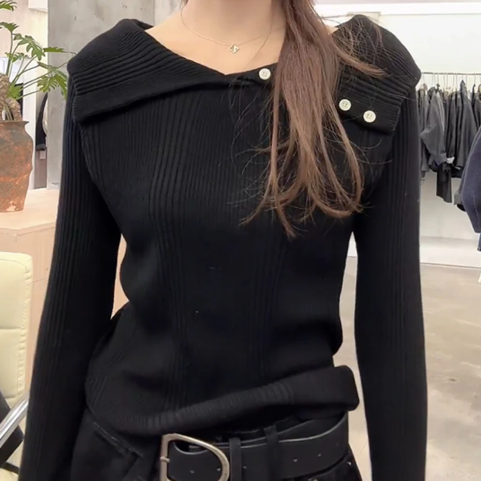 氛围感设计感纽扣大翻领针织衫女2025新款秋季百搭纯色套头上衣