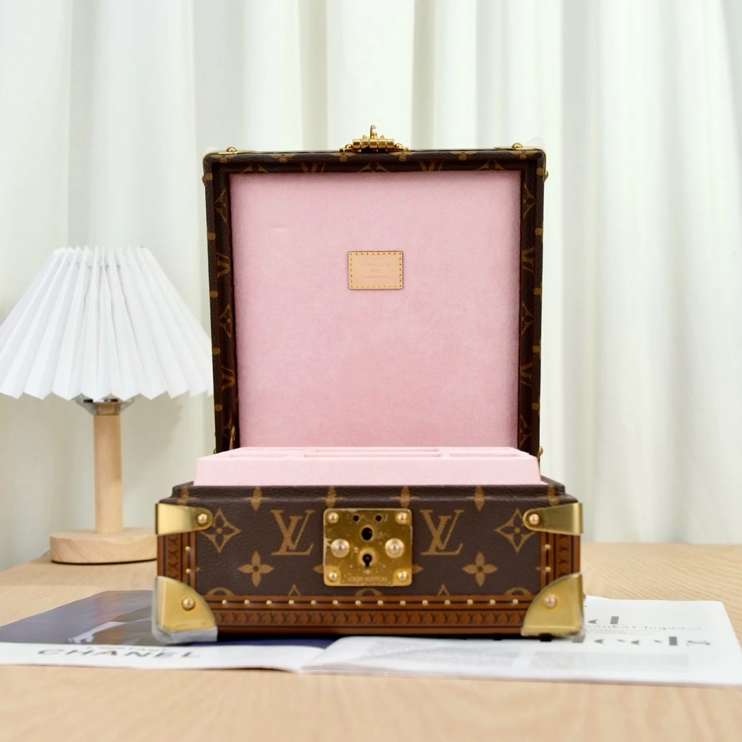 99新 LouisVuitton/路易威登 8793 Lv 粉色夹克外套