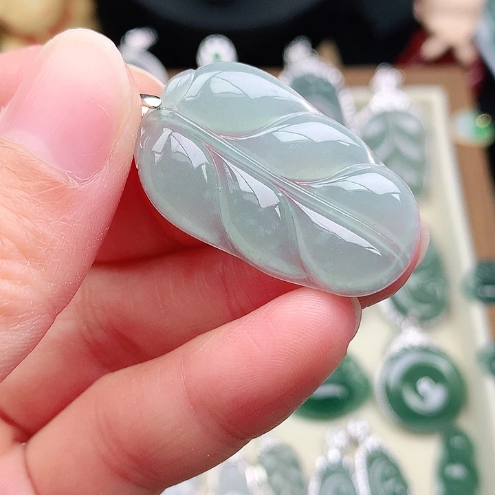 颈饰未镶嵌翡翠吊坠