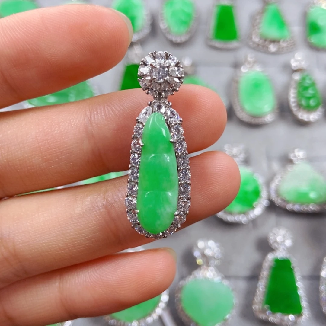 翡翠未镶嵌颈饰福豆