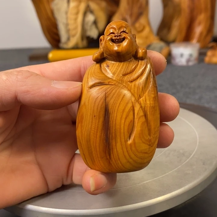 柏木（崖柏）弥勒佛手把件