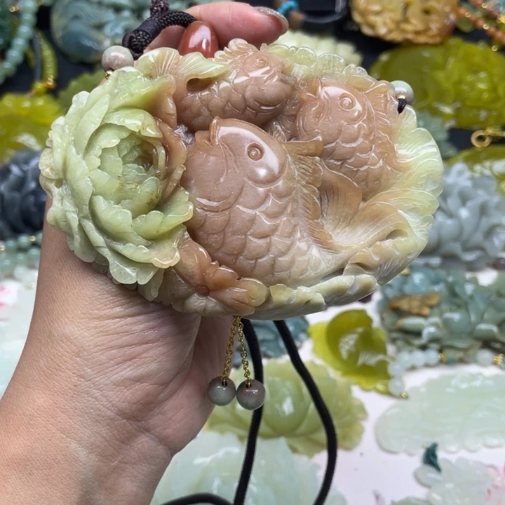 蛇纹石玉未镶嵌颈饰
