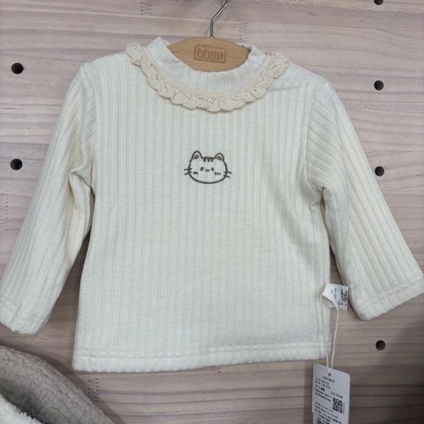 57092-奶小西花边打底