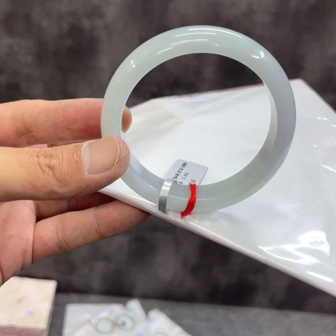 未镶嵌手镯翡翠手镯