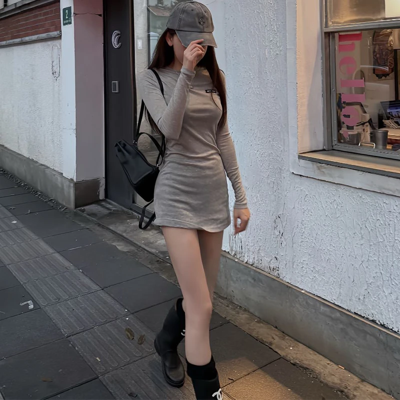 巨好看的掐腰连衣裙女早秋新款气质性感辣妹修身显身材长袖短裙子