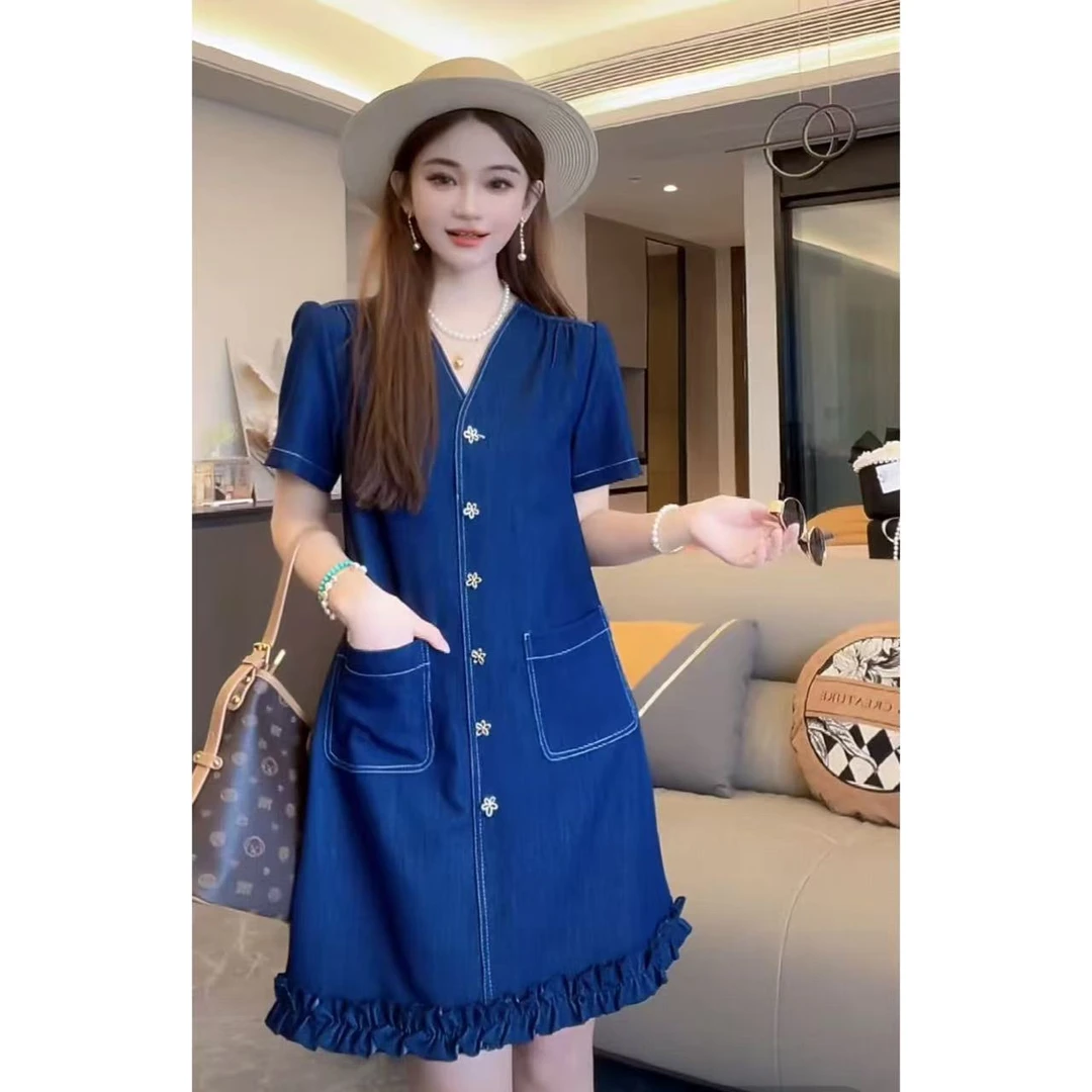 2025夏季小众短袖女装新款设计感V领连衣裙遮肉显瘦8030