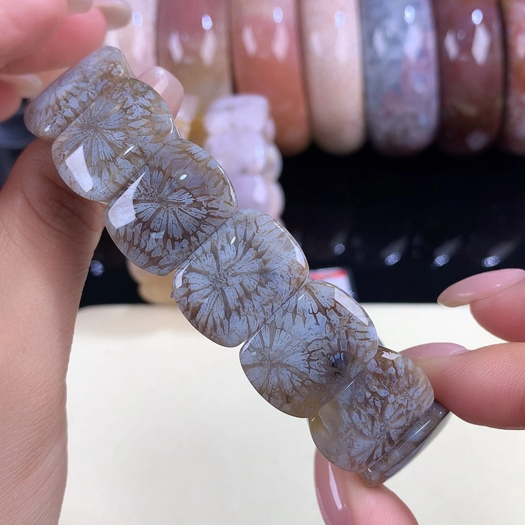 吊坠(赠链)未镶嵌硅化珊瑚（珊瑚玉）17号大花500漏400