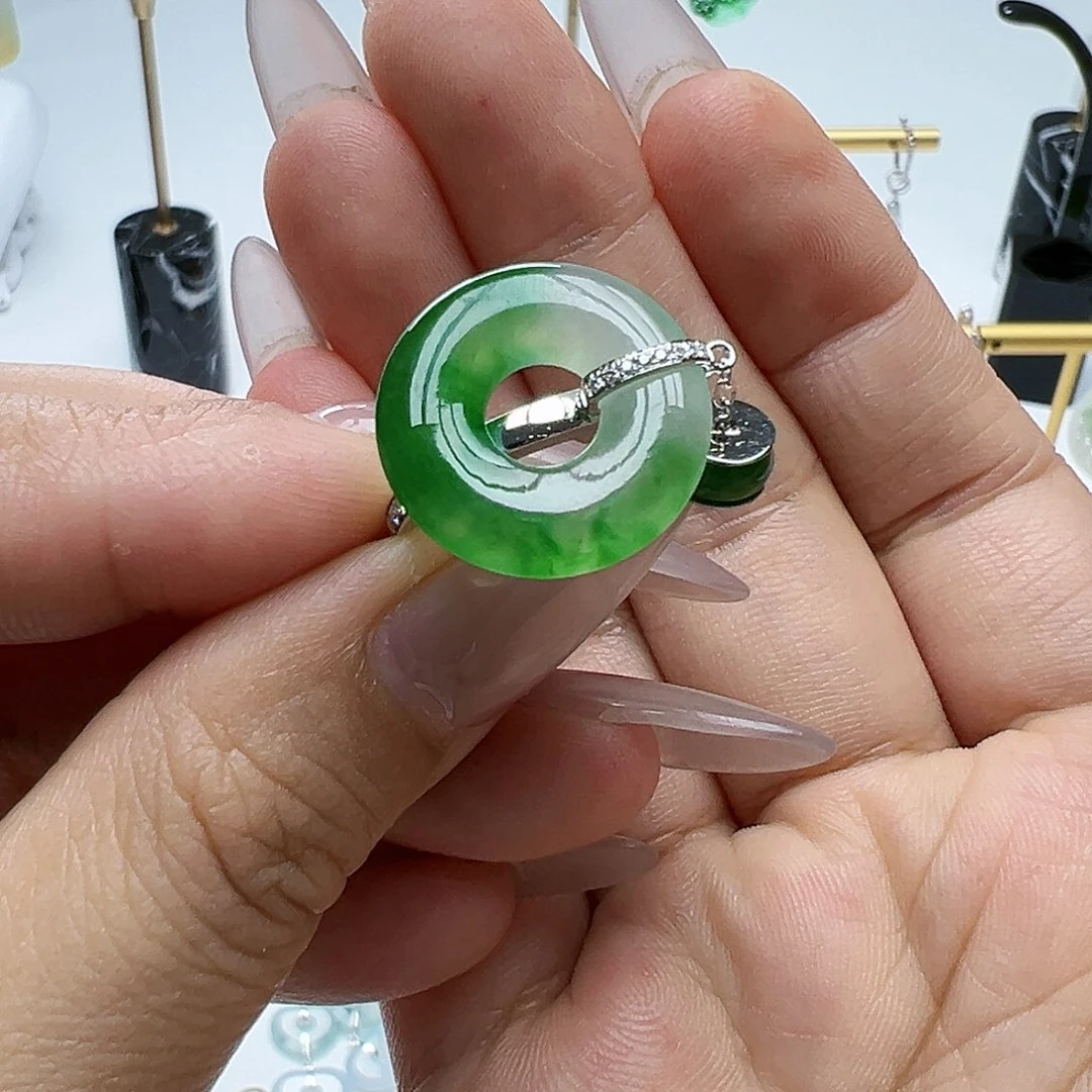 18K金镶嵌戒指翡翠玫*天然缅甸A货翡翠