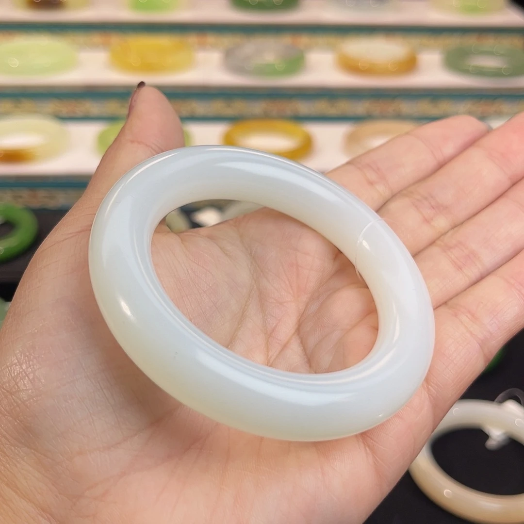 未镶嵌手镯和田玉-脂白胖圆手镯