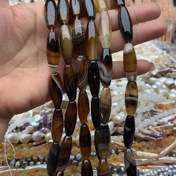 玛瑙/玉髓未镶嵌珠宝半成品一条10/29mm左右玛瑙几颗有瑕