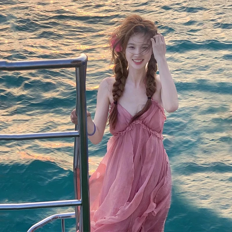 法式粉色度假风露背挂脖吊带连衣裙女海边氛围感拍照仙女沙滩长裙