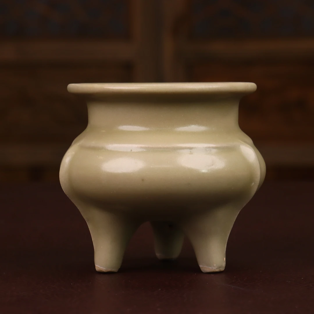 【明】龙泉窑青釉鬲式三足小炉（口径9cm高9cm）