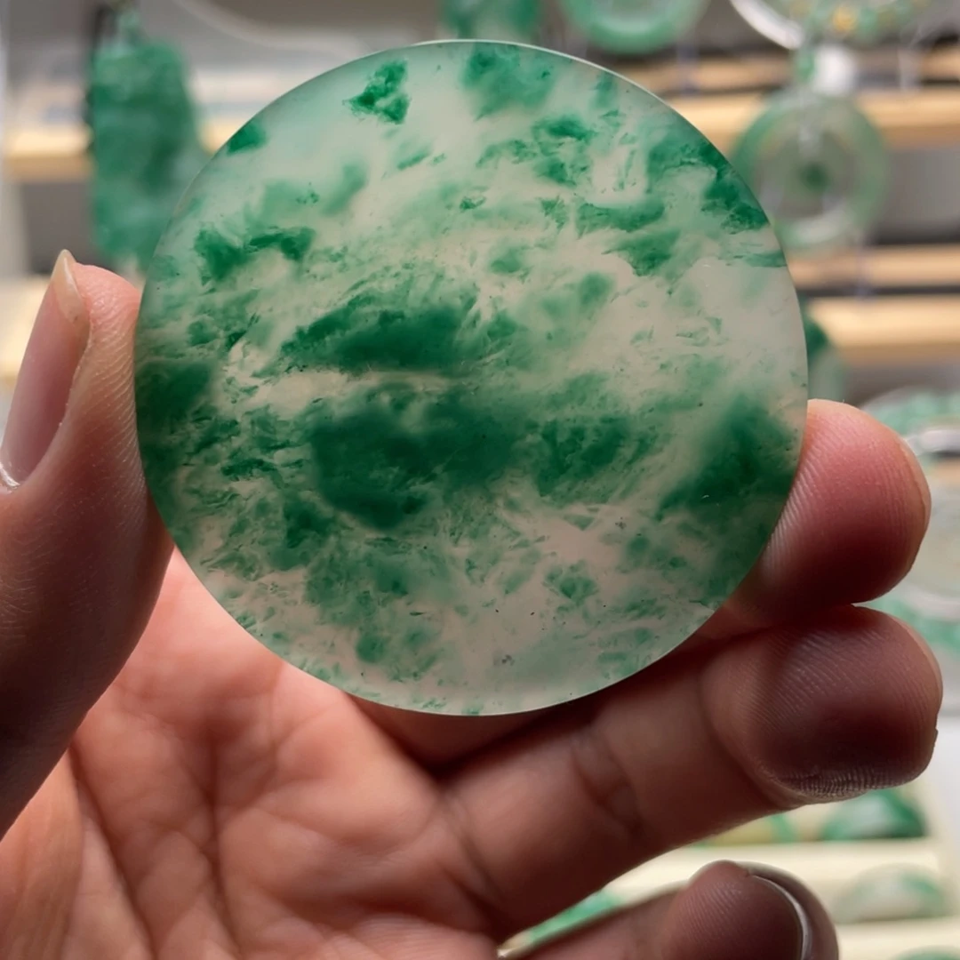 石英质玉未镶嵌颈饰
