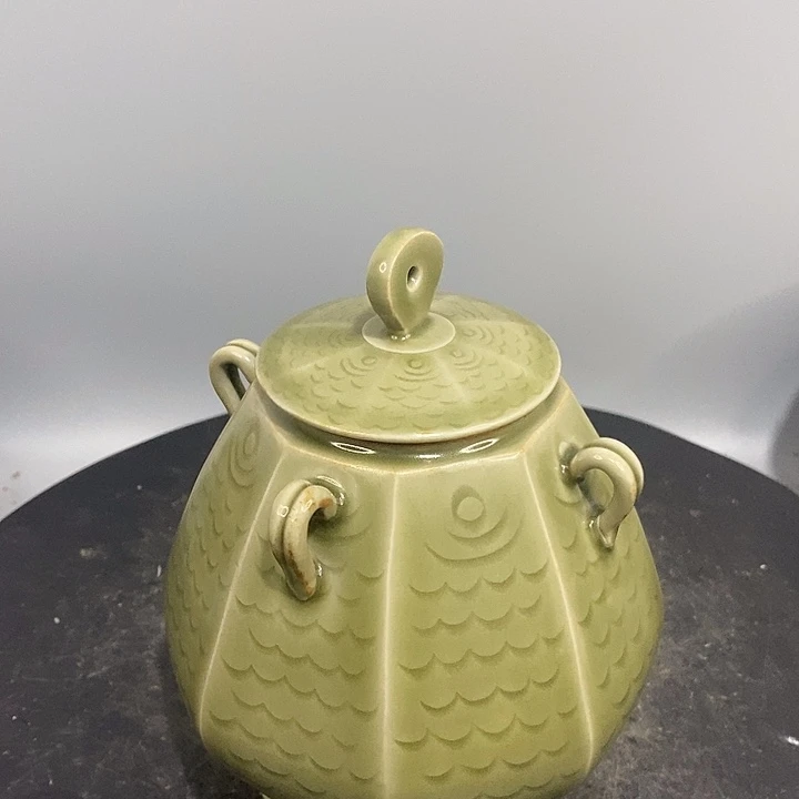 越窑四系盖罐造型美观