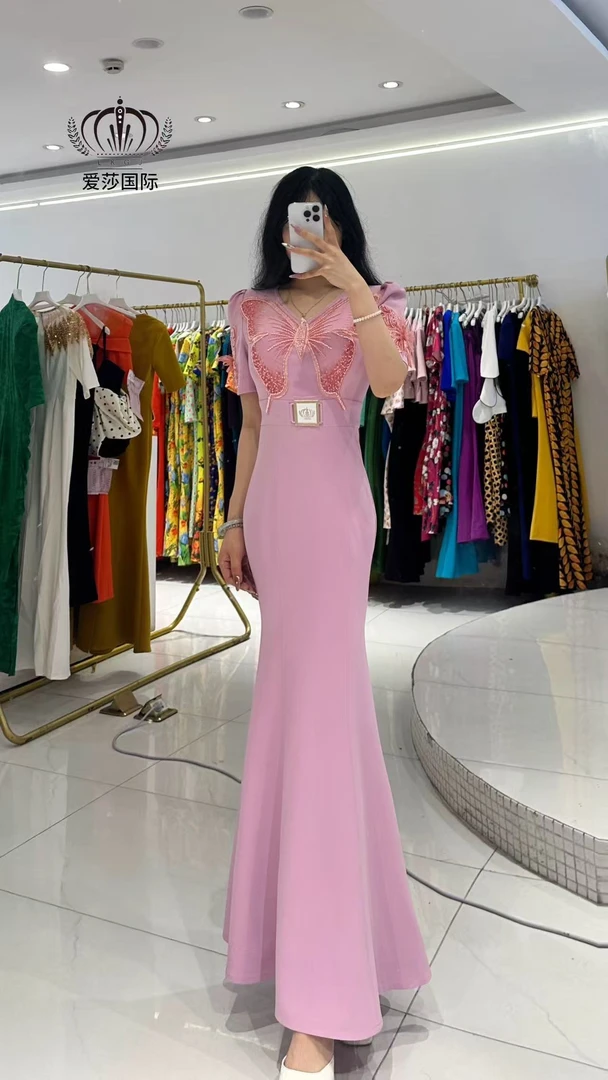 SHABA/莎芭轻奢重工蝴蝶粉气质修身V领鱼尾裙