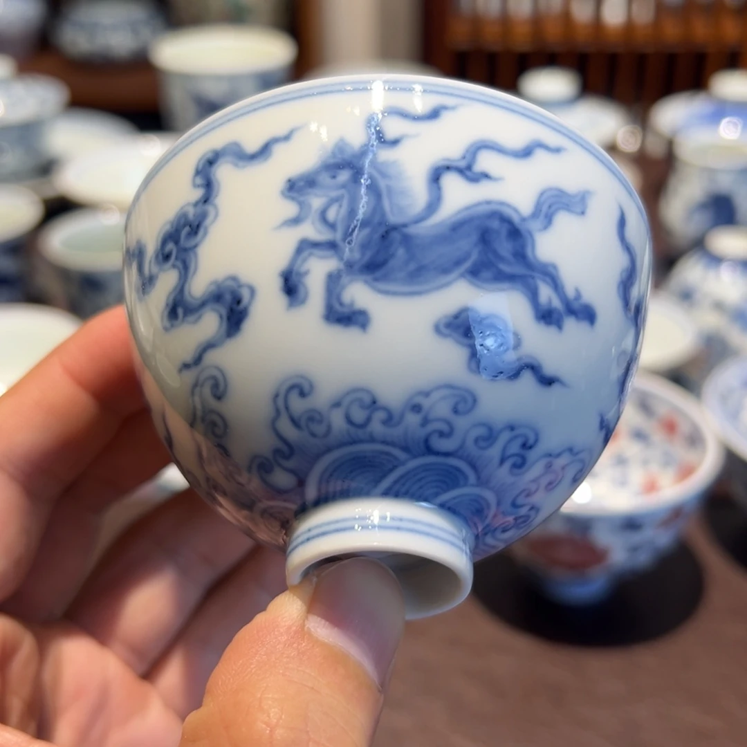 精品青花海水马主人杯口径约8.3厘米