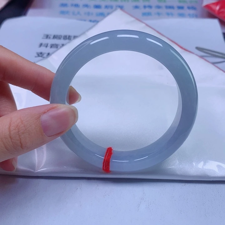 翡翠手镯未镶嵌56圈口