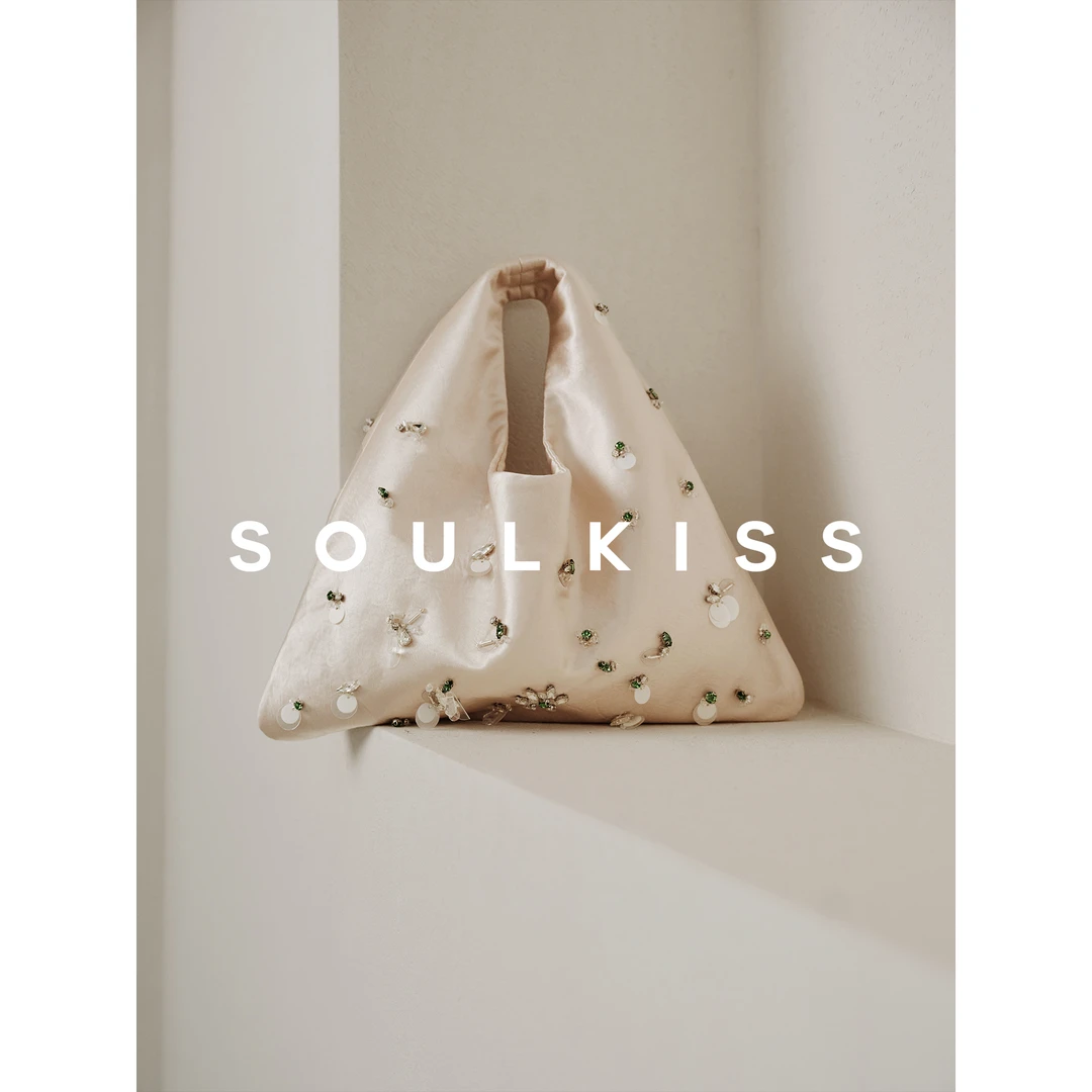 SOULKISS惊艳之作 手工限定日本进口100%鎏光醋酸钉珠三角手拎包