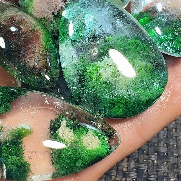 苏***馆未镶嵌颈饰水晶好