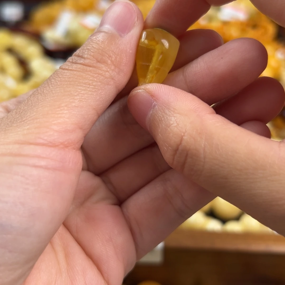 未镶嵌琥珀珠宝奇石