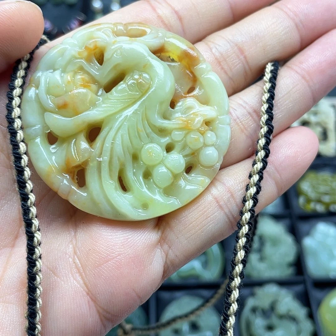 蛇纹石玉未镶嵌颈饰