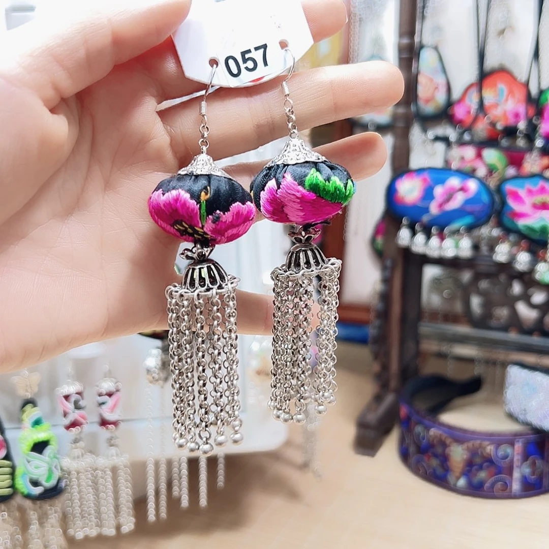 手串/手链核桃小迪家苗绣耳环超级好看