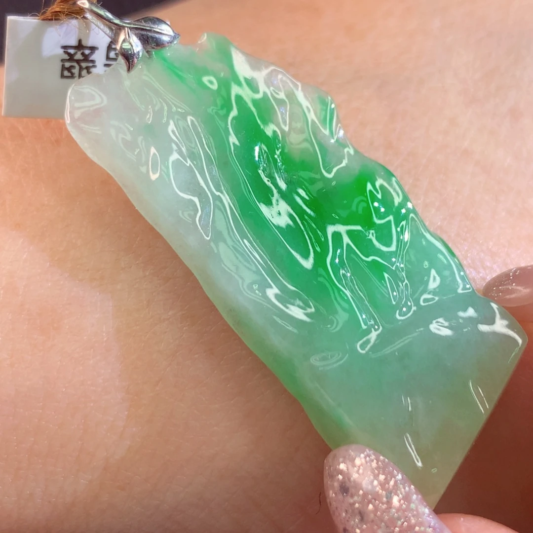 翡翠18K金镶嵌颈饰翡翠